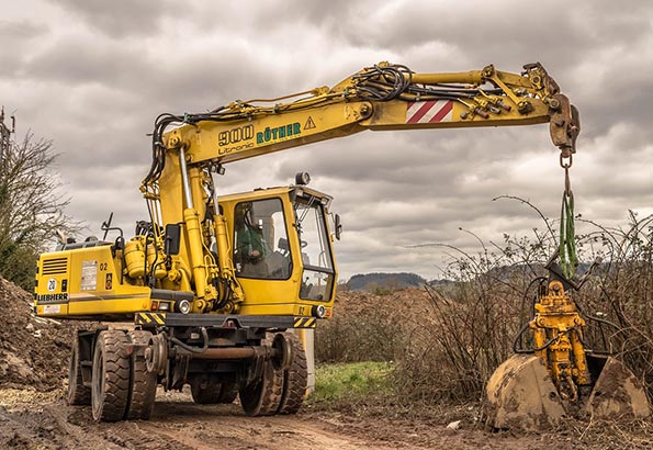 工程机械的维护与保养：挖掘机与推土机的比较